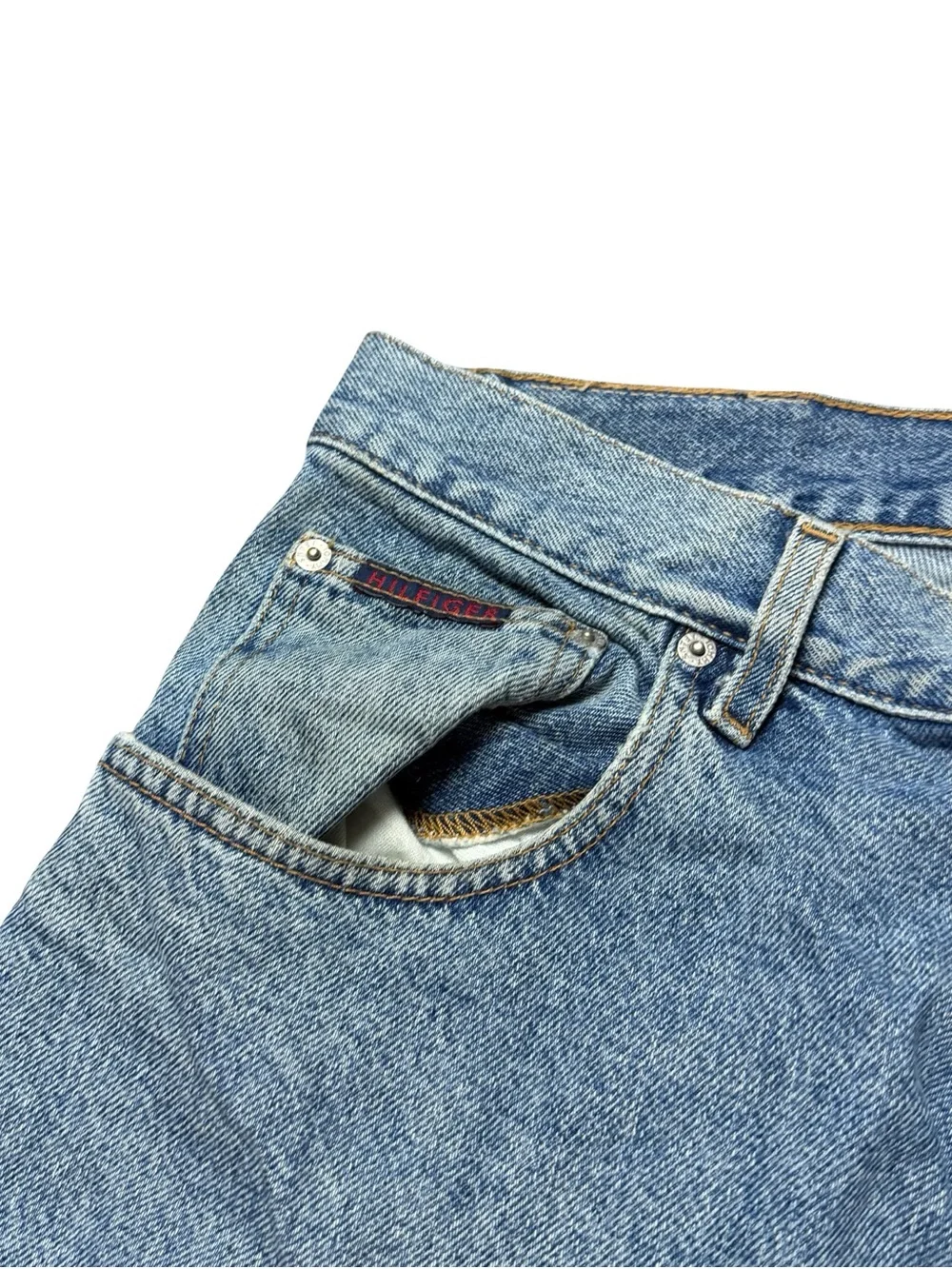 Tommy Hilfiger leg opening